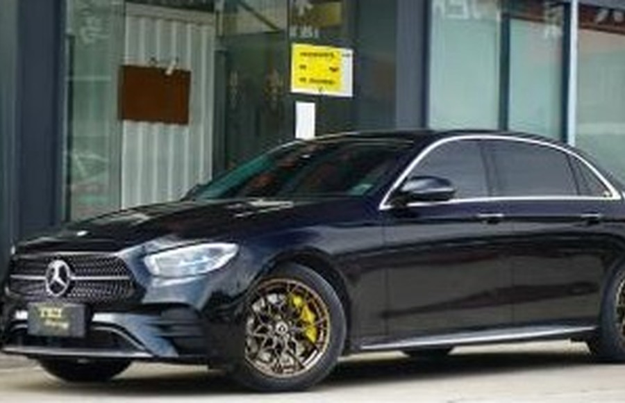 ชุดเบรก TEI ติดตั้งจริงบน Mercedes-Benz E300h สีดำ คาลิปเปอร์สีเหลือง